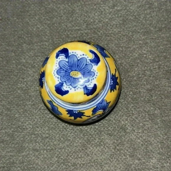 Vtg Chinese Ginger Jar 6" Yellow Blue Lidded Porcelain Jar Floral Panels Signed - Picture 2 of 5